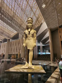 statue