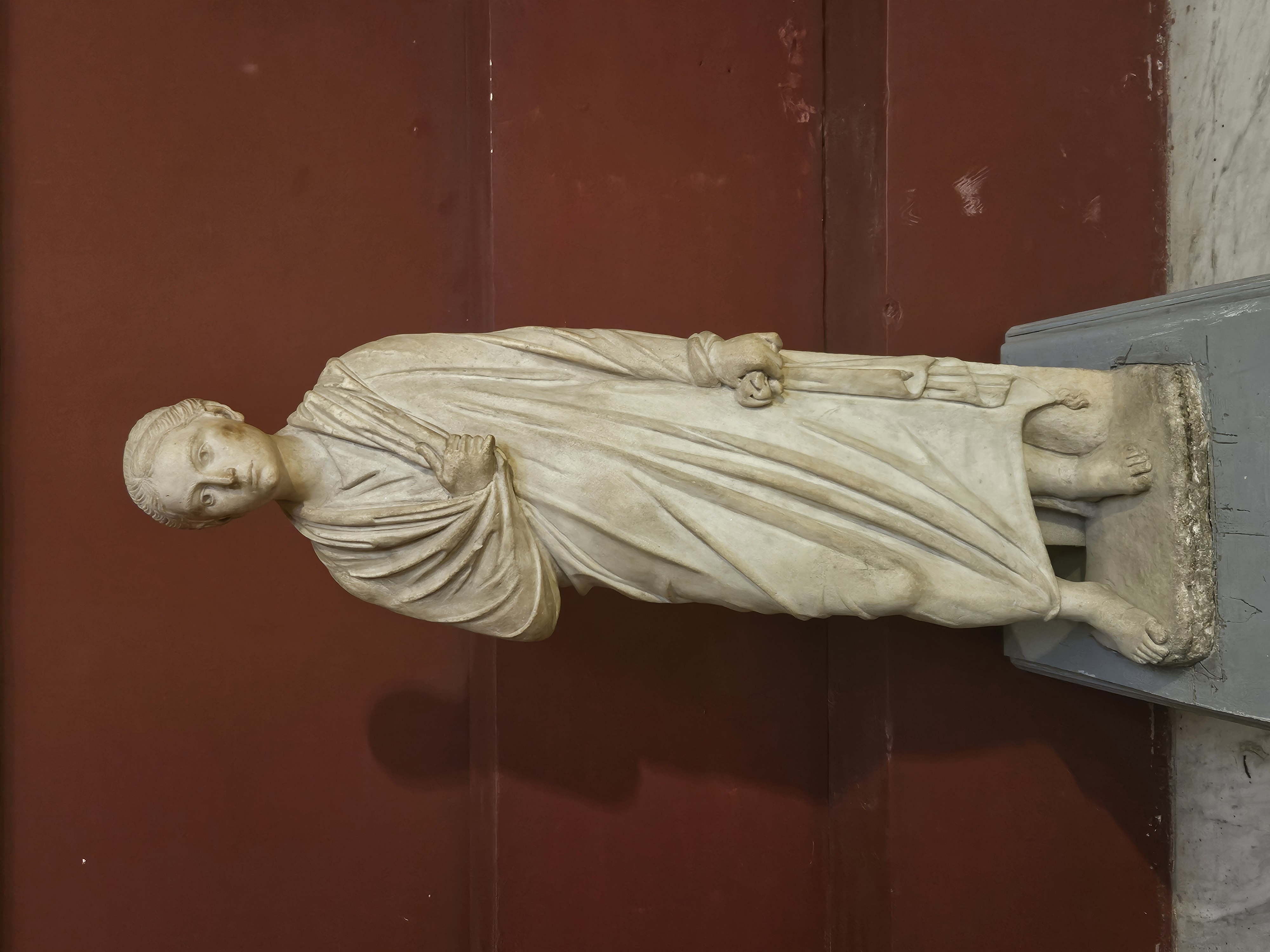 statue